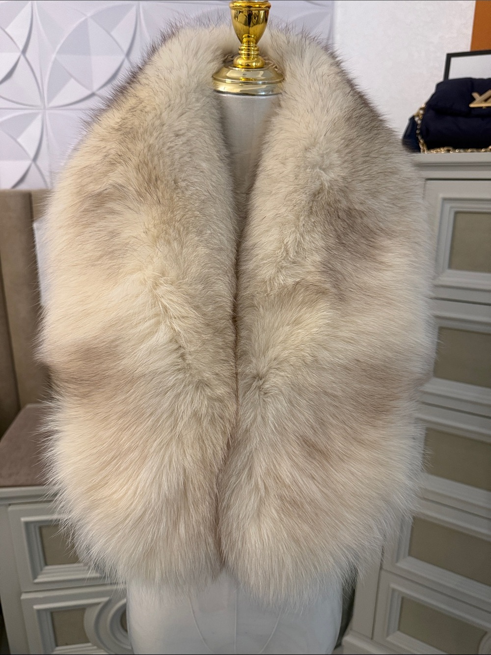 Saga fox fur thick collar scarf